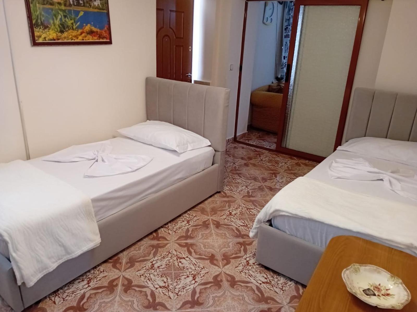 Gogo'S Sea Side Apartment Sarande Exterior photo